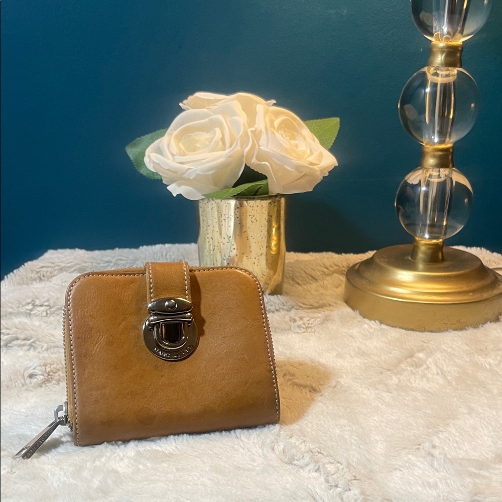 Marc Jacobs Tan Wallet